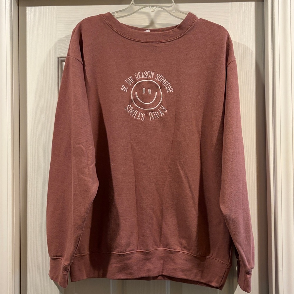 Love in Faith Mauve Smiley Graphic Sweatshirt size L new - Picture 2 of 4
